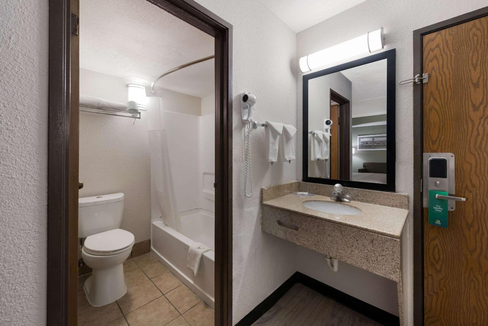 Quality Inn Merriam Kansas City Eksteriør billede