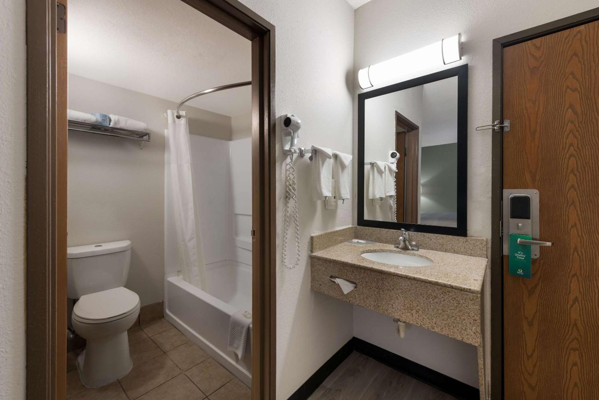 Quality Inn Merriam Kansas City Eksteriør billede