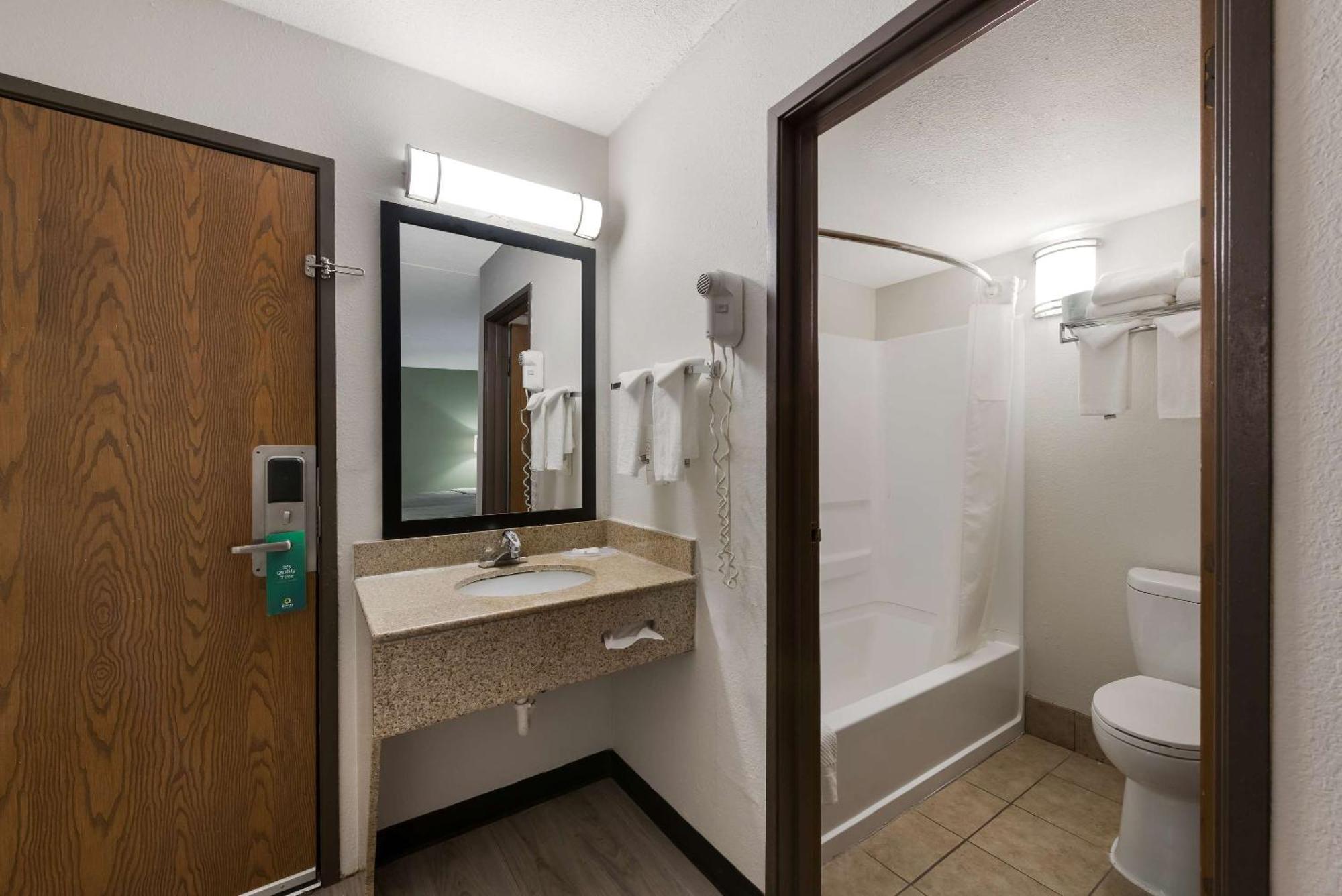 Quality Inn Merriam Kansas City Eksteriør billede